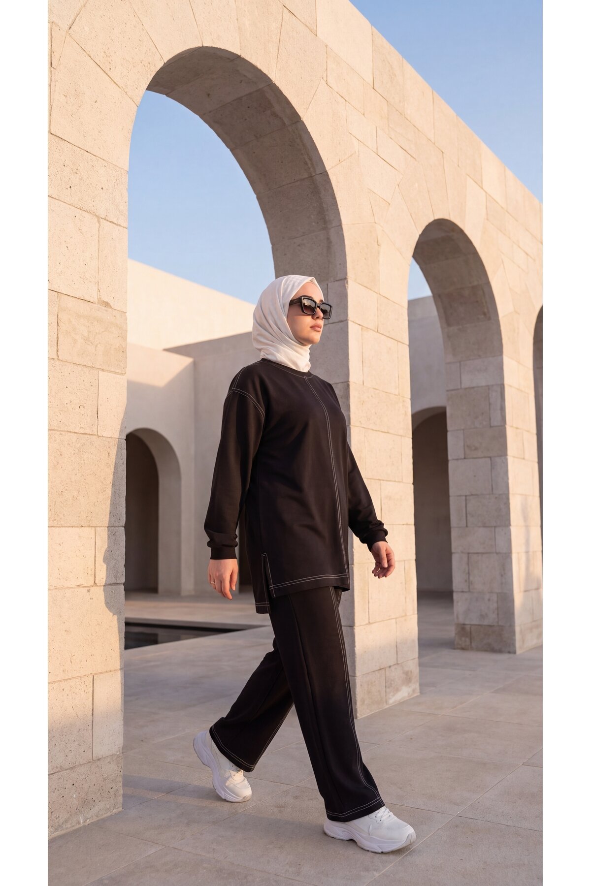 Siyah Bisiklet Yaka Dikiş Detaylı Eşofman - Wovi Moda