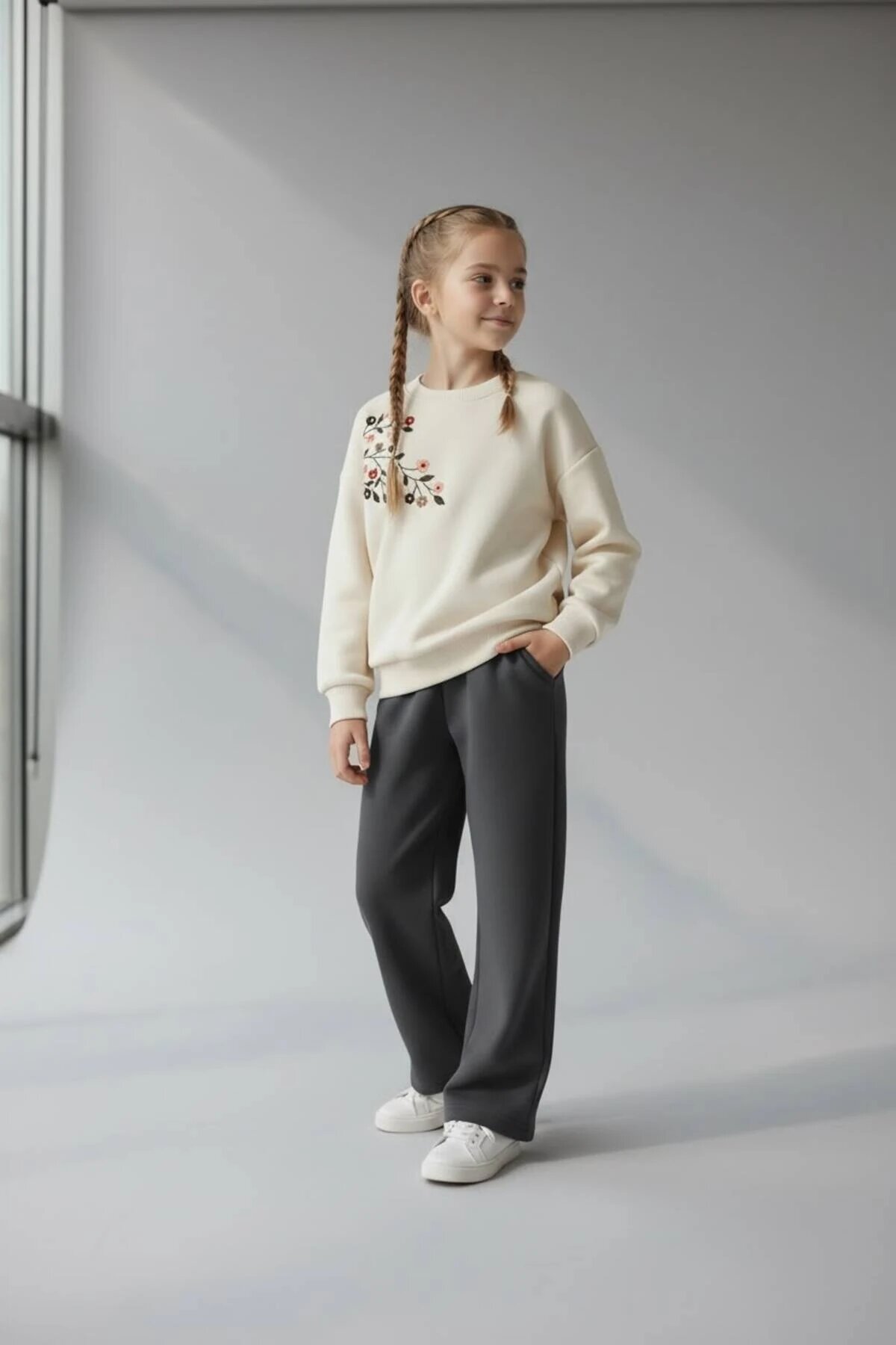 3-Thread Cotton Flower Embroidered Girls' Tracksuit Set - Ecru/Smoke - Pafim Kids