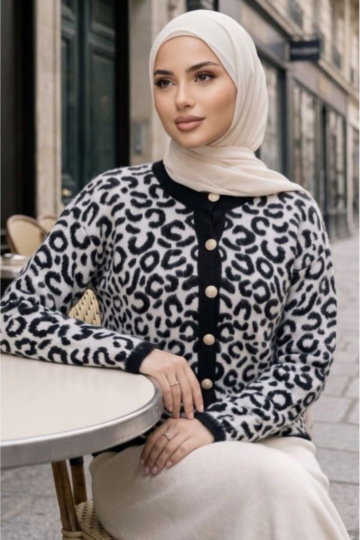 Leopard Patterned Eyelash Yarn Detailed Cardigan - White - Shirosa