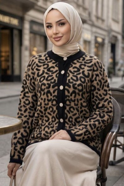 Leopard Pattern Eyelash Knit Cardigan - Beige - Shirosa